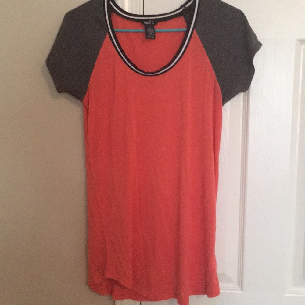 Short sleeve barely worn top